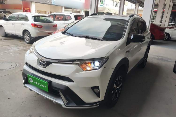 Gebrauchter Toyota RAV4 2018 2.0L CVT Two-Wheel Drive Fashion X Edition Guazi used car, China used car export, Used car for sale, Used cars, Cheapest cars for sale