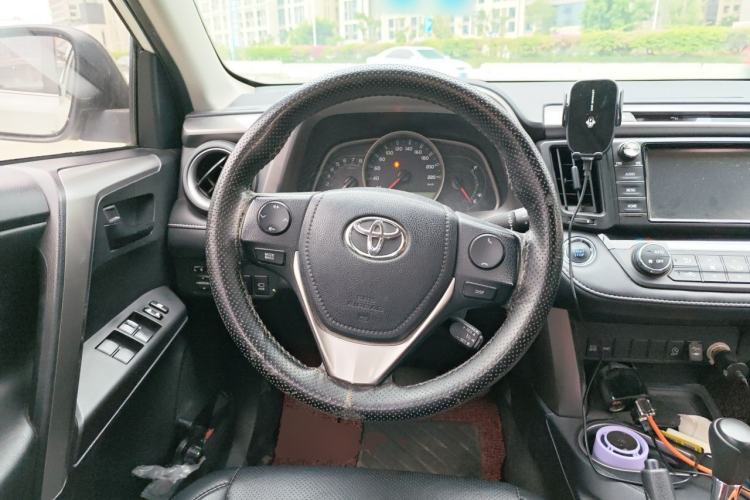Used Toyota RAV4 2018 2.0L CVT Two-Wheel Drive Fashion X Edition Steering Wheel