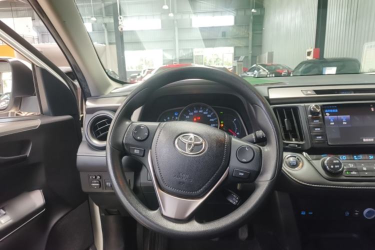 Used Toyota RAV4 2018 2.0L CVT Two-Wheel Drive Fashion X Edition Steering Wheel