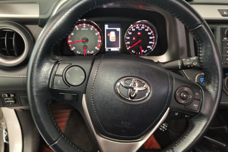 Used Toyota RAV4 2018 2.5L Automatic 4x4 Elite i Edition Steering Wheel
