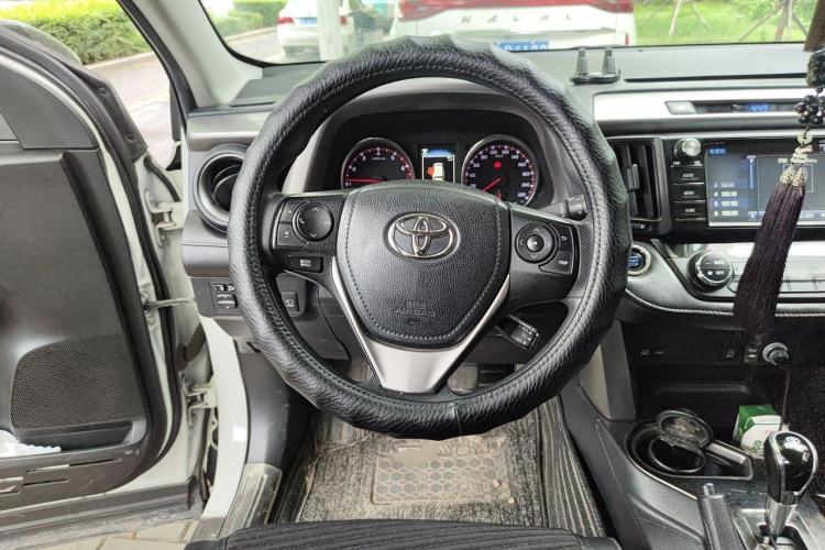 Used Toyota RAV4 2018 2.0L CVT Two-Wheel Drive Fashion X Edition Steering Wheel
