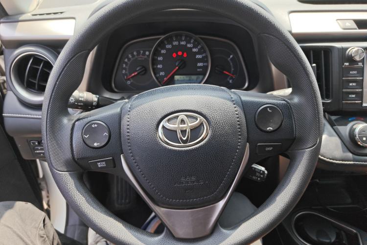 Used Toyota RAV4 2018 2.0L CVT Two-Wheel Drive Fashion X Edition Steering Wheel