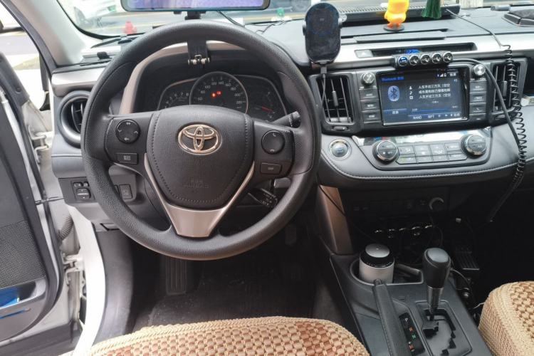 Used Toyota RAV4 2018 2.0L CVT Two-Wheel Drive Fashion X Edition Steering Wheel