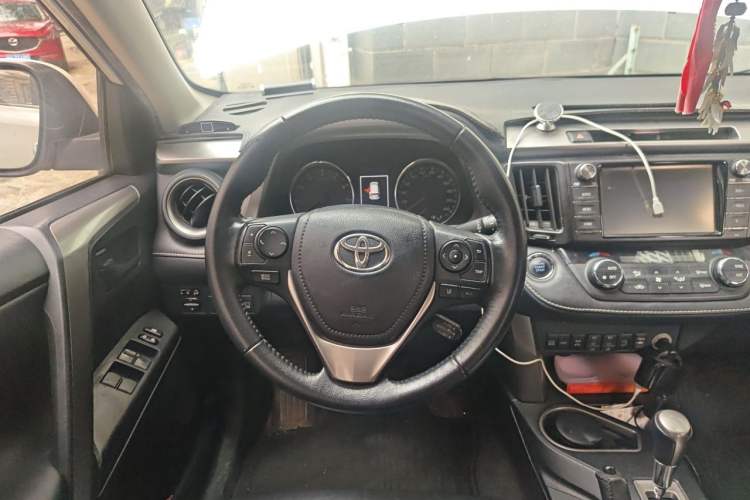 Used Toyota RAV4 2018 2.5L Automatic 4x4 Elite i Edition Steering Wheel