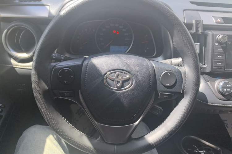 Used Toyota RAV4 2018 2.0L CVT Two-Wheel Drive Fashion X Edition Steering Wheel