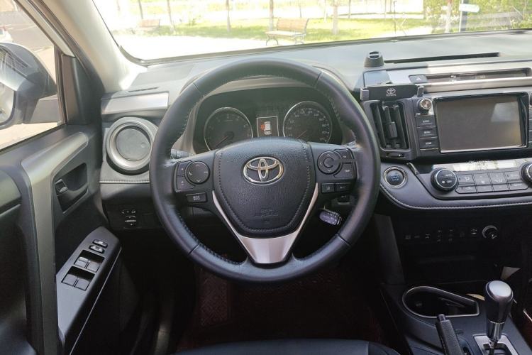 Used Toyota RAV4 2018 2.5L Automatic 4x4 Elite i Edition Steering Wheel