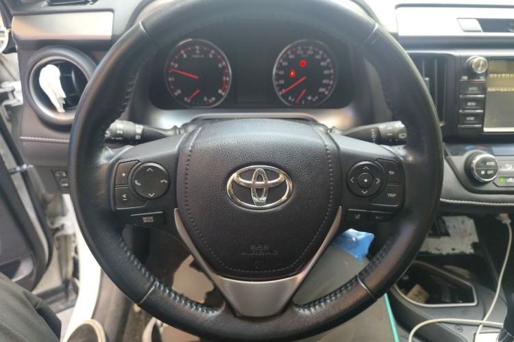 Used Toyota RAV4 2018 2.5L Automatic 4x4 Elite i Edition Steering Wheel