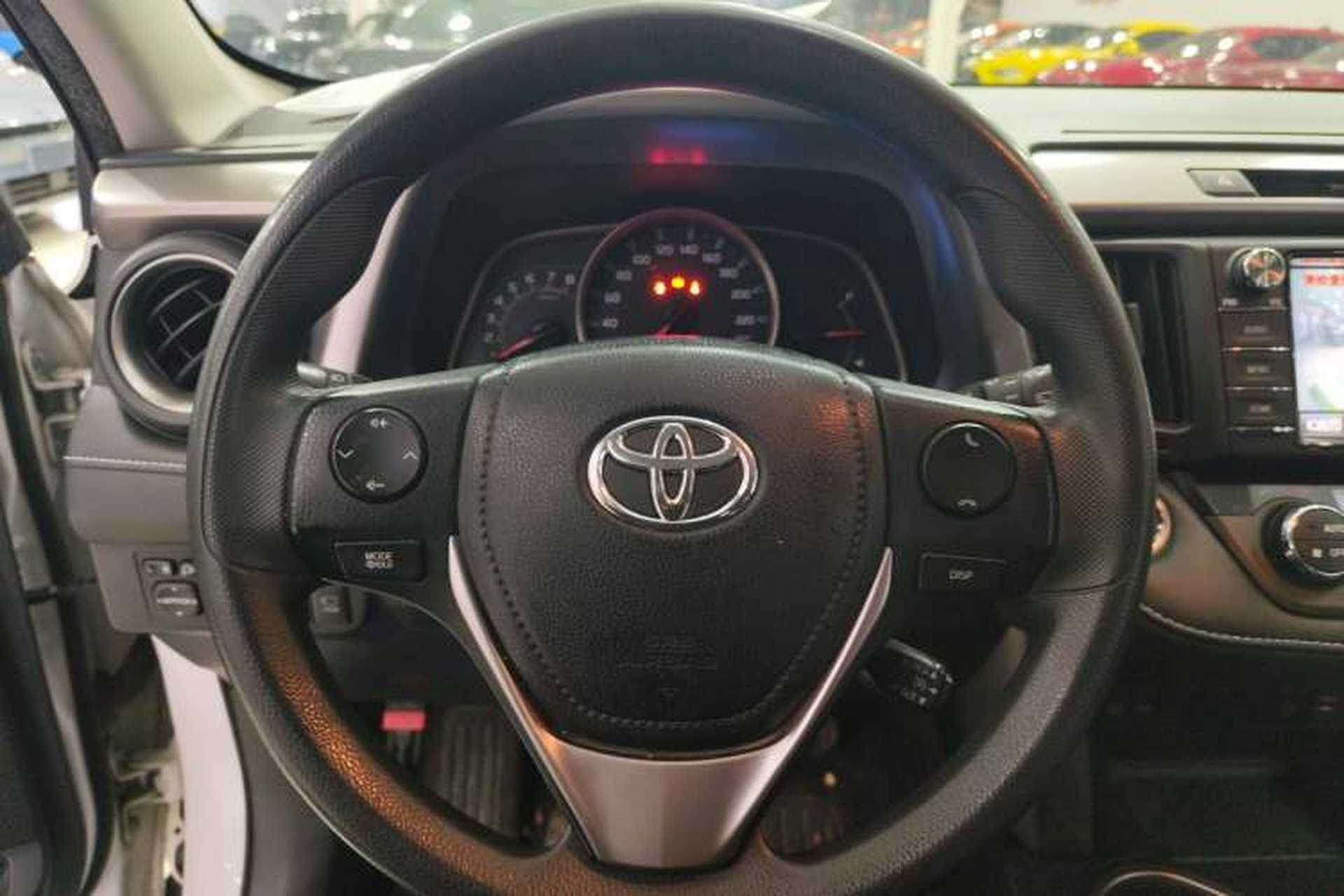 Used Toyota RAV4 2018 2.0L CVT Two-Wheel Drive Fashion X Edition Steering Wheel