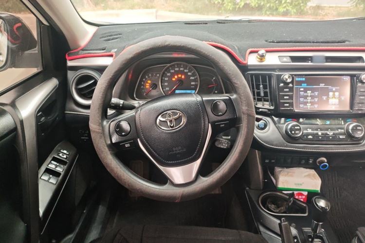 Used Toyota RAV4 2018 2.0L CVT Two-Wheel Drive Fashion X Edition Steering Wheel