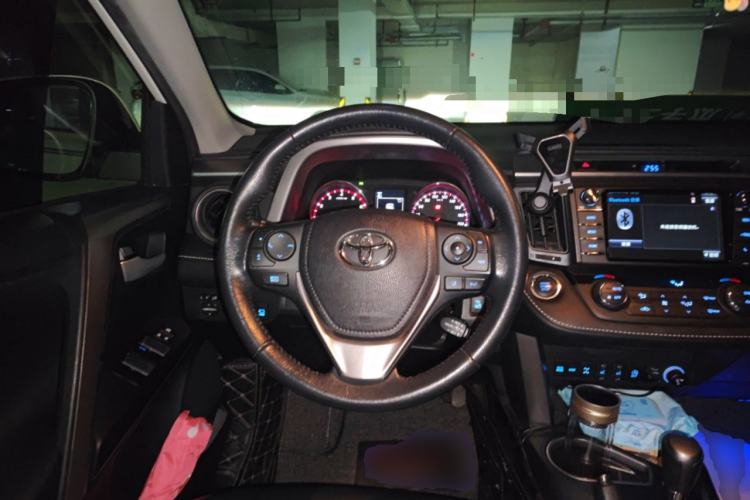 Used Toyota RAV4 2018 2.5L Automatic 4x4 Elite i Edition Steering Wheel