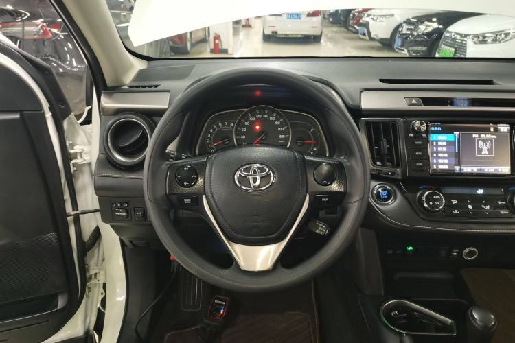 Used Toyota RAV4 2018 2.0L CVT Two-Wheel Drive Fashion X Edition Steering Wheel
