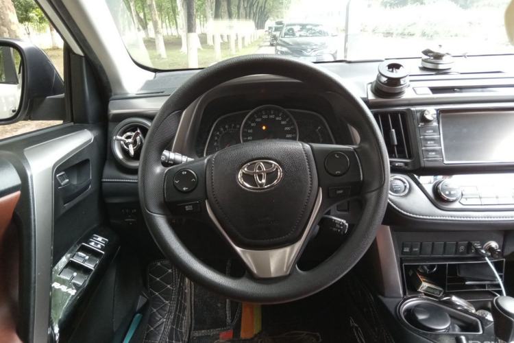 Used Toyota RAV4 2018 2.0L CVT Two-Wheel Drive Fashion X Edition Steering Wheel