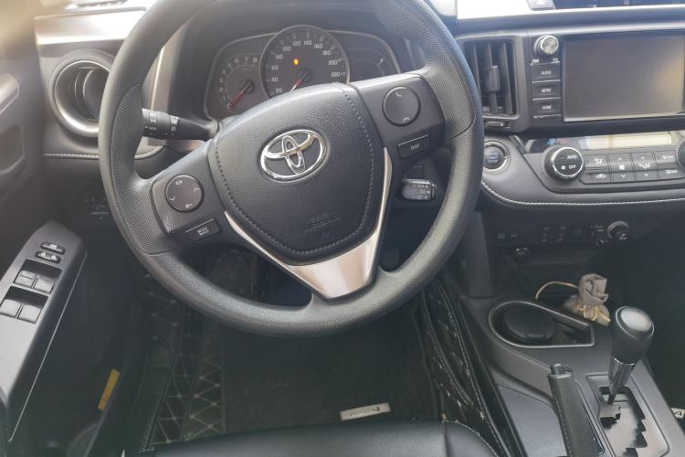 Used Toyota RAV4 2018 2.0L CVT Two-Wheel Drive Fashion X Edition Steering Wheel