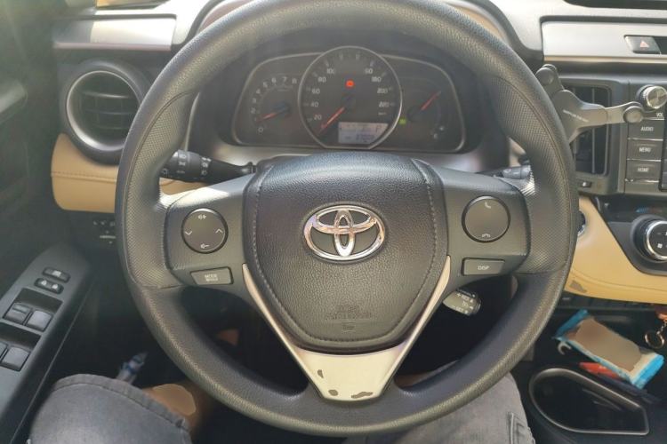 Used Toyota RAV4 2018 2.0L CVT Two-Wheel Drive Fashion X Edition Steering Wheel