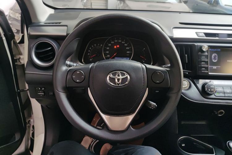 Used Toyota RAV4 2018 2.0L CVT Two-Wheel Drive Fashion X Edition Steering Wheel