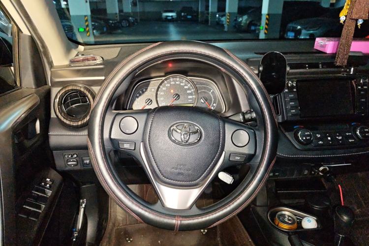 Used Toyota RAV4 2018 2.0L CVT Two-Wheel Drive Fashion X Edition Steering Wheel