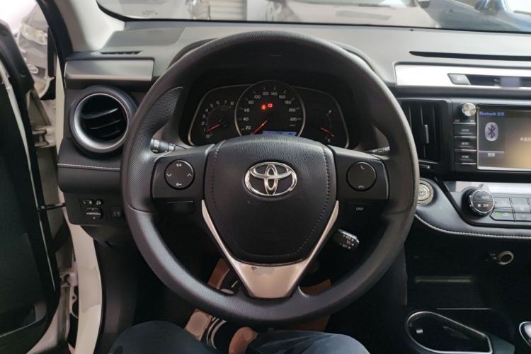 Used Toyota RAV4 2018 2.0L CVT Two-Wheel Drive Fashion X Edition Steering Wheel