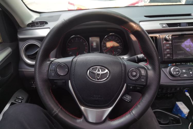 Used Toyota RAV4 2018 2.5L Automatic 4x4 Elite i Edition Steering Wheel