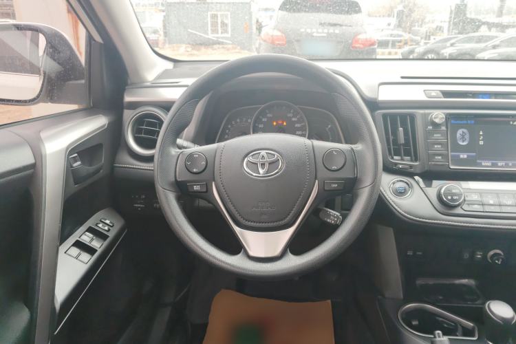 Used Toyota RAV4 2018 2.0L CVT Two-Wheel Drive Fashion X Edition Steering Wheel