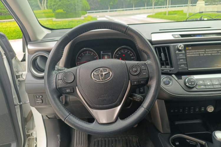 Used Toyota RAV4 2018 2.5L Automatic 4x4 Elite i Edition Steering Wheel