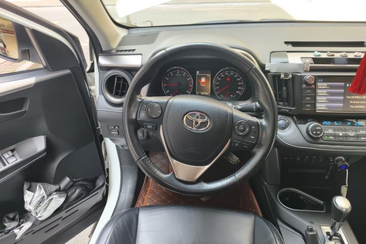Used Toyota RAV4 2018 2.5L Automatic 4x4 Elite i Edition Steering Wheel