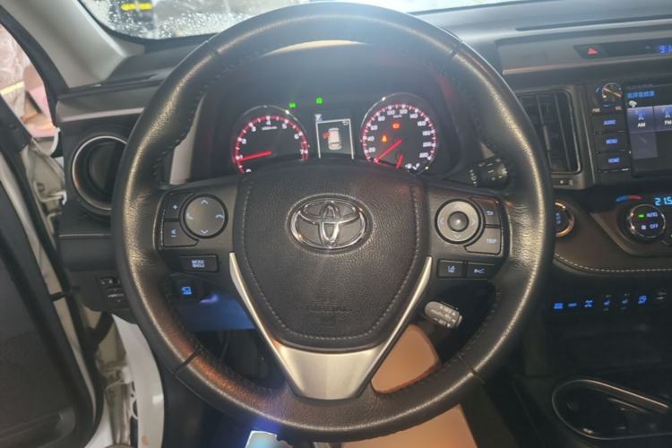 Used Toyota RAV4 2018 2.5L Automatic 4x4 Elite i Edition Steering Wheel