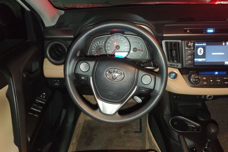 Used Toyota RAV4 2018 2.0L CVT Two-Wheel Drive Fashion X Edition Steering Wheel