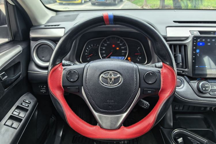 Used Toyota RAV4 2018 2.0L CVT Two-Wheel Drive Fashion X Edition Steering Wheel