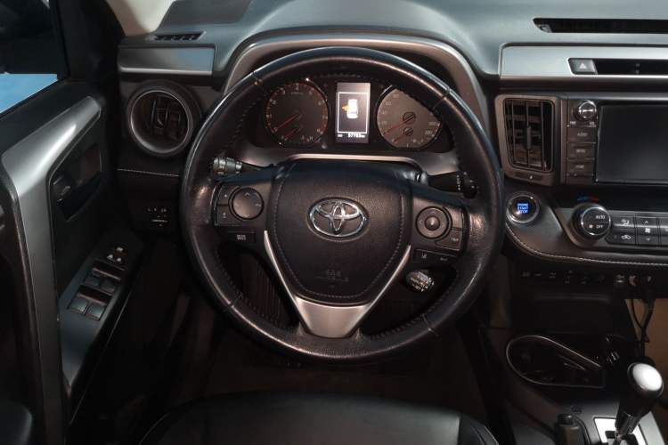 Used Toyota RAV4 2018 2.5L Automatic 4x4 Elite i Edition Steering Wheel