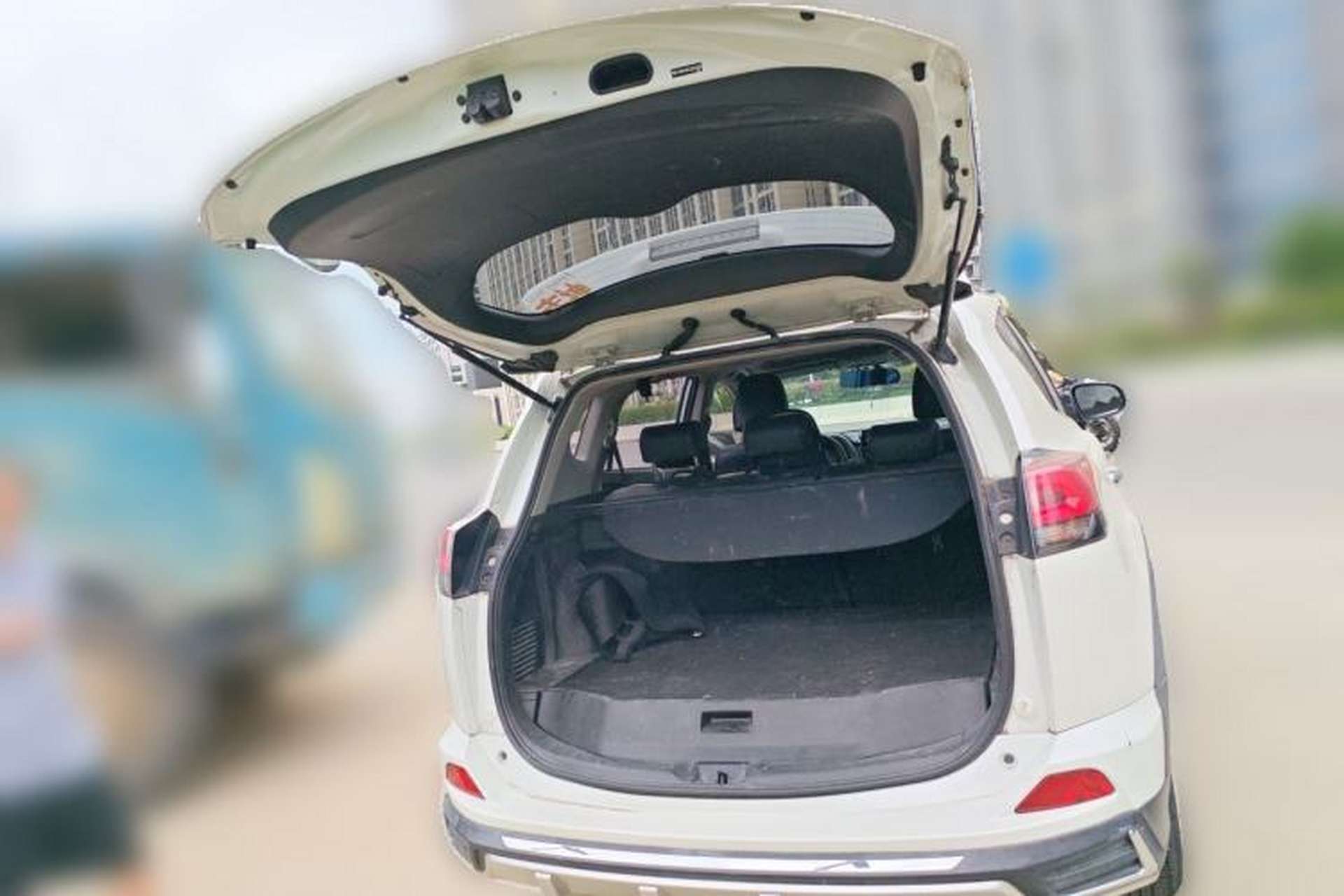 Used Toyota RAV4 2018 2.0L CVT Two-Wheel Drive Fashion X Edition Trunk