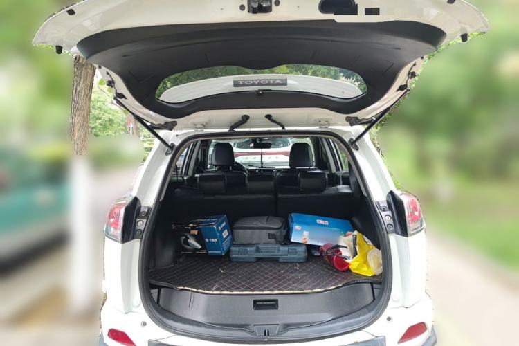 Used Toyota RAV4 2018 2.0L CVT Two-Wheel Drive Fashion X Edition Trunk