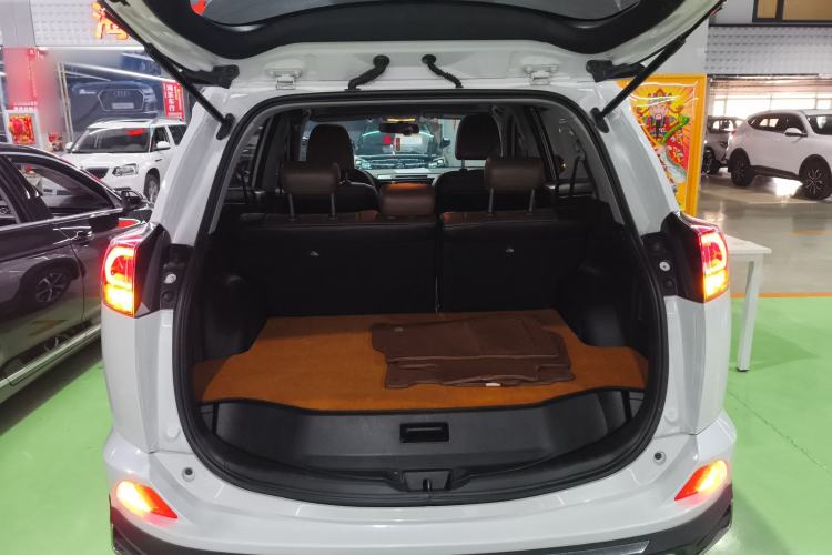 Used Toyota RAV4 2018 2.0L CVT Two-Wheel Drive Fashion X Edition Trunk