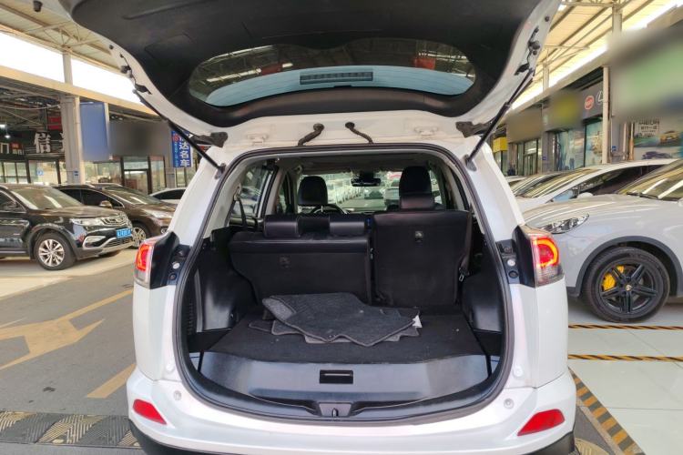 Used Toyota RAV4 2018 2.5L Automatic 4x4 Elite i Edition Trunk