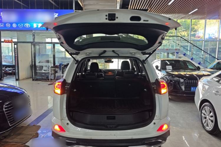 Used Toyota RAV4 2018 2.5L Automatic 4x4 Elite i Edition Trunk