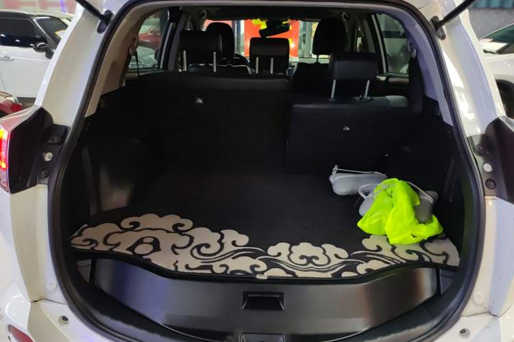 Used Toyota RAV4 2018 2.5L Automatic 4x4 Elite i Edition Trunk