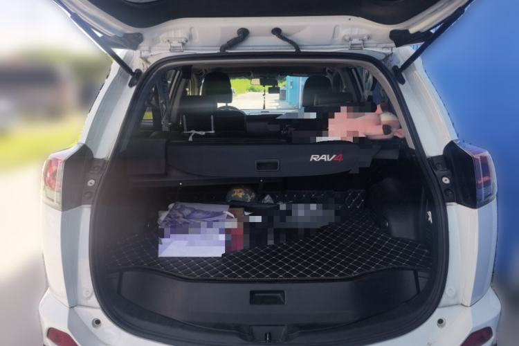 Used Toyota RAV4 2018 2.0L CVT Two-Wheel Drive Fashion X Edition Trunk