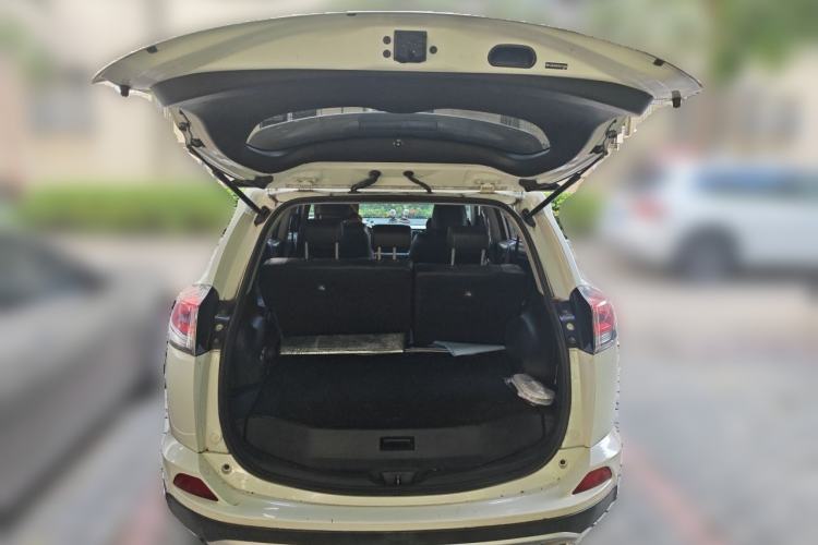 Used Toyota RAV4 2018 2.5L Automatic 4x4 Elite i Edition Trunk
