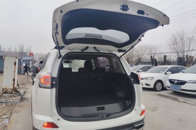 Used Toyota RAV4 2018 2.0L CVT Two-Wheel Drive Fashion X Edition Trunk