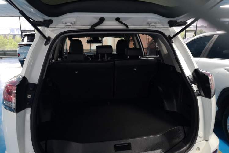 Used Toyota RAV4 2018 2.5L Automatic 4x4 Elite i Edition Trunk