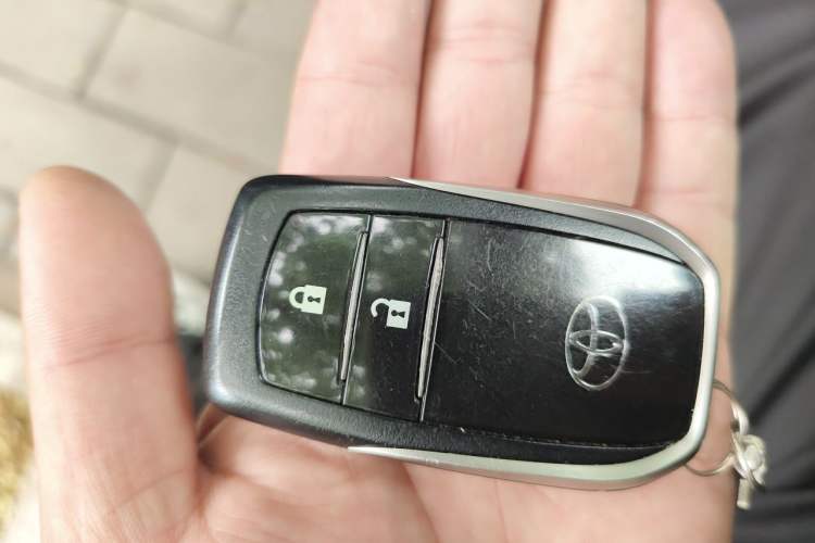 Used Toyota RAV4 2018 2.0L CVT Two-Wheel Drive Fashion X Edition Vehicle Key