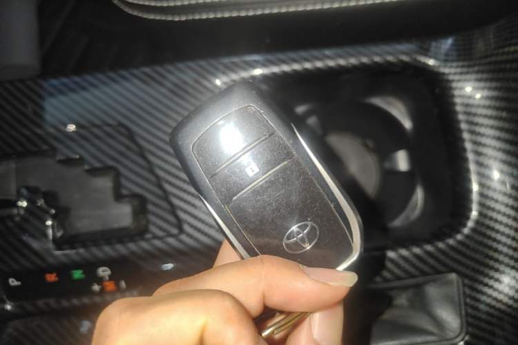 Used Toyota RAV4 2018 2.0L CVT Two-Wheel Drive Fashion X Edition Vehicle Key