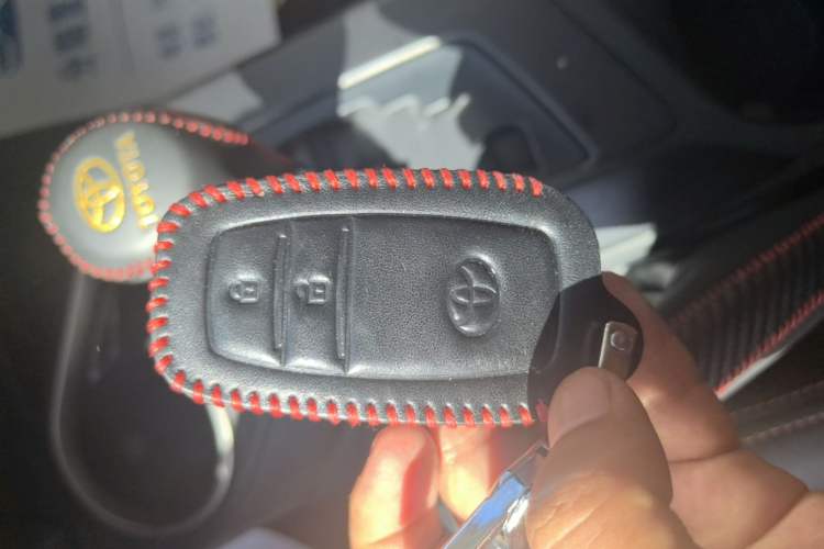 Used Toyota RAV4 2018 2.0L CVT Two-Wheel Drive Fashion X Edition Vehicle Key