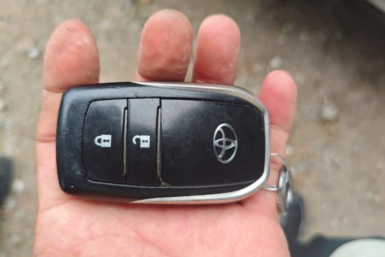 Used Toyota RAV4 2018 2.0L CVT Two-Wheel Drive Fashion X Edition Vehicle Key