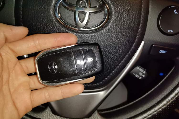 Used Toyota RAV4 2018 2.0L CVT Two-Wheel Drive Fashion X Edition Vehicle Key
