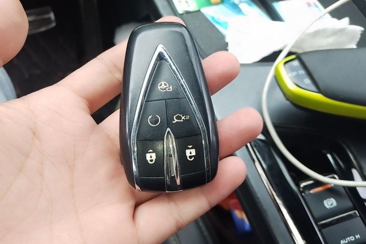 Used Toyota RAV4 2018 2.0L CVT Two-Wheel Drive Fashion X Edition Vehicle Key