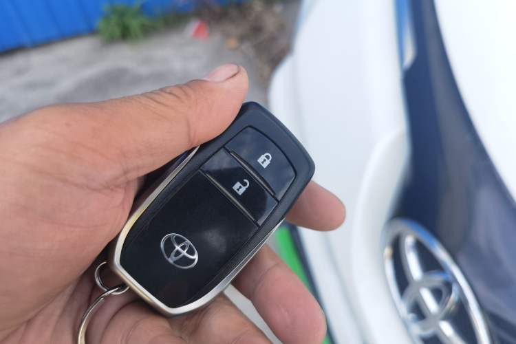 Used Toyota RAV4 2018 2.0L CVT Two-Wheel Drive Fashion X Edition Vehicle Key
