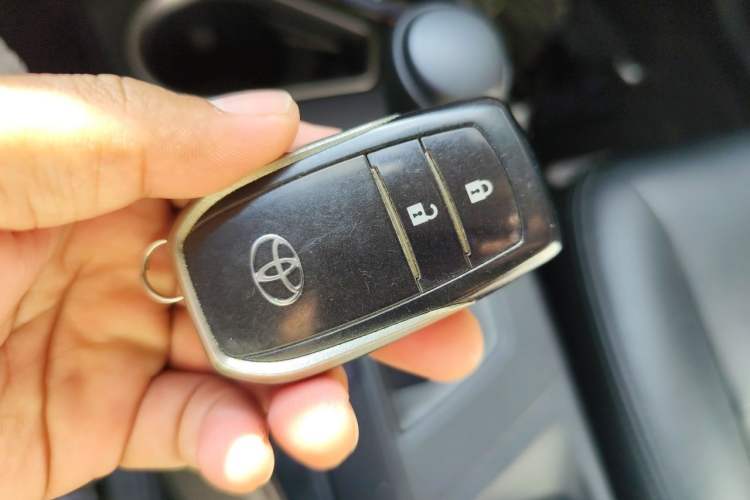 Used Toyota RAV4 2018 2.0L CVT Two-Wheel Drive Fashion X Edition Vehicle Key