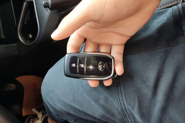 Used Toyota RAV4 2018 2.0L CVT Two-Wheel Drive Fashion X Edition Vehicle Key