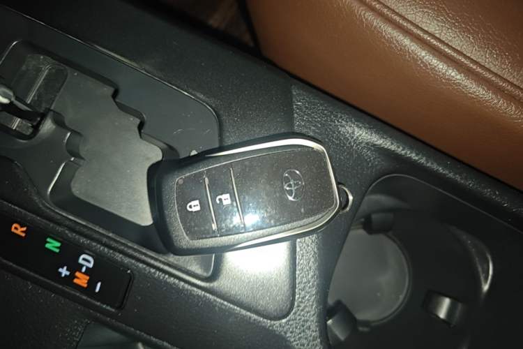 Used Toyota RAV4 2018 2.0L CVT Two-Wheel Drive Fashion X Edition Vehicle Key