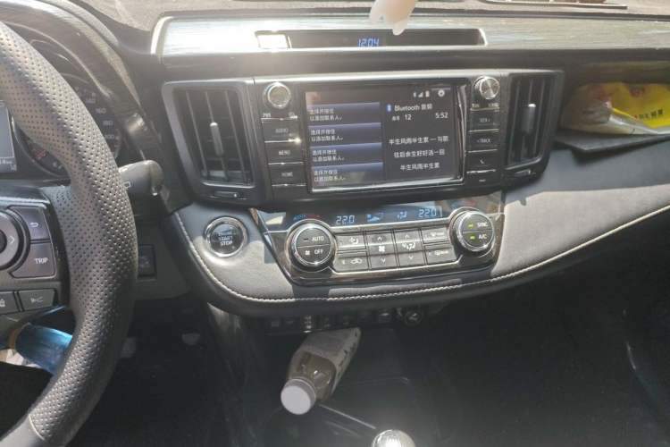 Used Toyota RAV4 2018 2.5L Automatic 4x4 Elite i Edition Audio And AC Panel